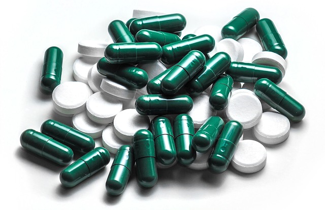 bílé a zelené tabletky